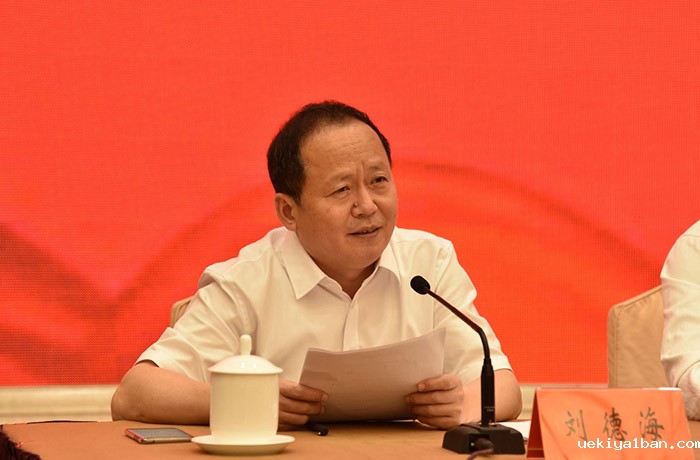 统筹推进疫情防控和经济社会发展，决胜高水平全面建成小康社会