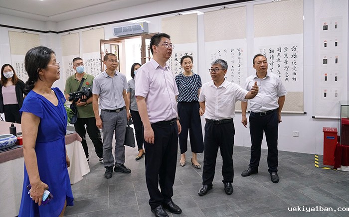 镇江市领导调研市社科联工作