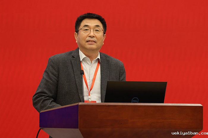 张新科参加“深入学习贯彻党的二十大精神理论研讨会”并主持第一阶段研讨交流