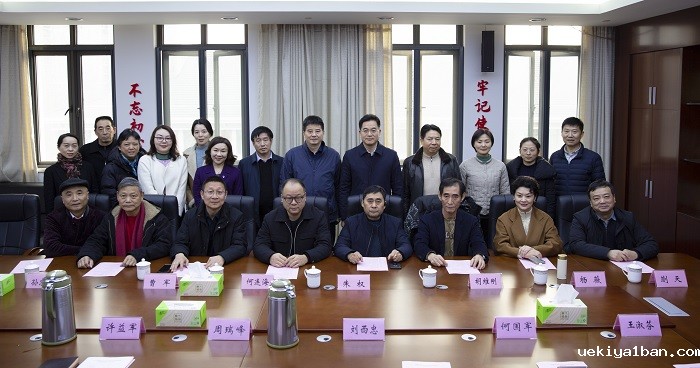 省散文学会开展书画家送春联进机关活动